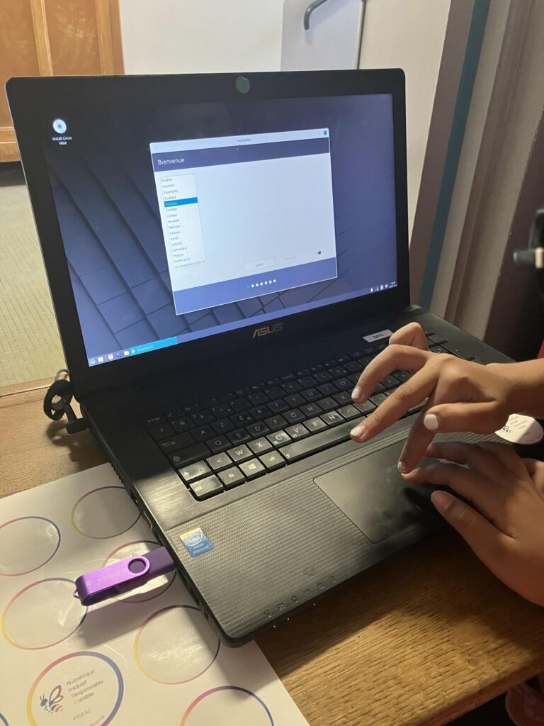 Élève CM2 installant Mint XFCE